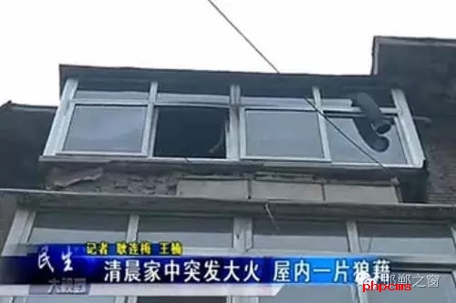 8月9日早，邯鄲新興大街青年路口，和平里小區(qū)16號(hào)樓2單元，一居民家中著火。消防官兵接警后，立即趕往現(xiàn)場(chǎng)，經(jīng)過消防隊(duì)員十多分鐘的搶救，大火被全部撲滅。不過所幸，無人員受傷，目前，起火原因還在調(diào)查中。