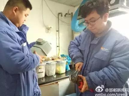 2月28日，邯鄲華潤燃氣公司工作人員對我市叢臺花園，滏新家園等燃氣用戶進行安檢，截止目前，該公司已入戶安檢21938戶，發(fā)現(xiàn)隱患并整改1564戶。根據(jù)相關(guān)規(guī)定，燃氣經(jīng)營企業(yè)每兩年需對所管轄范圍內(nèi)的燃氣用戶進行一次入戶安全檢查工作，其目的是查找安全隱患，確保用戶安全用氣。
